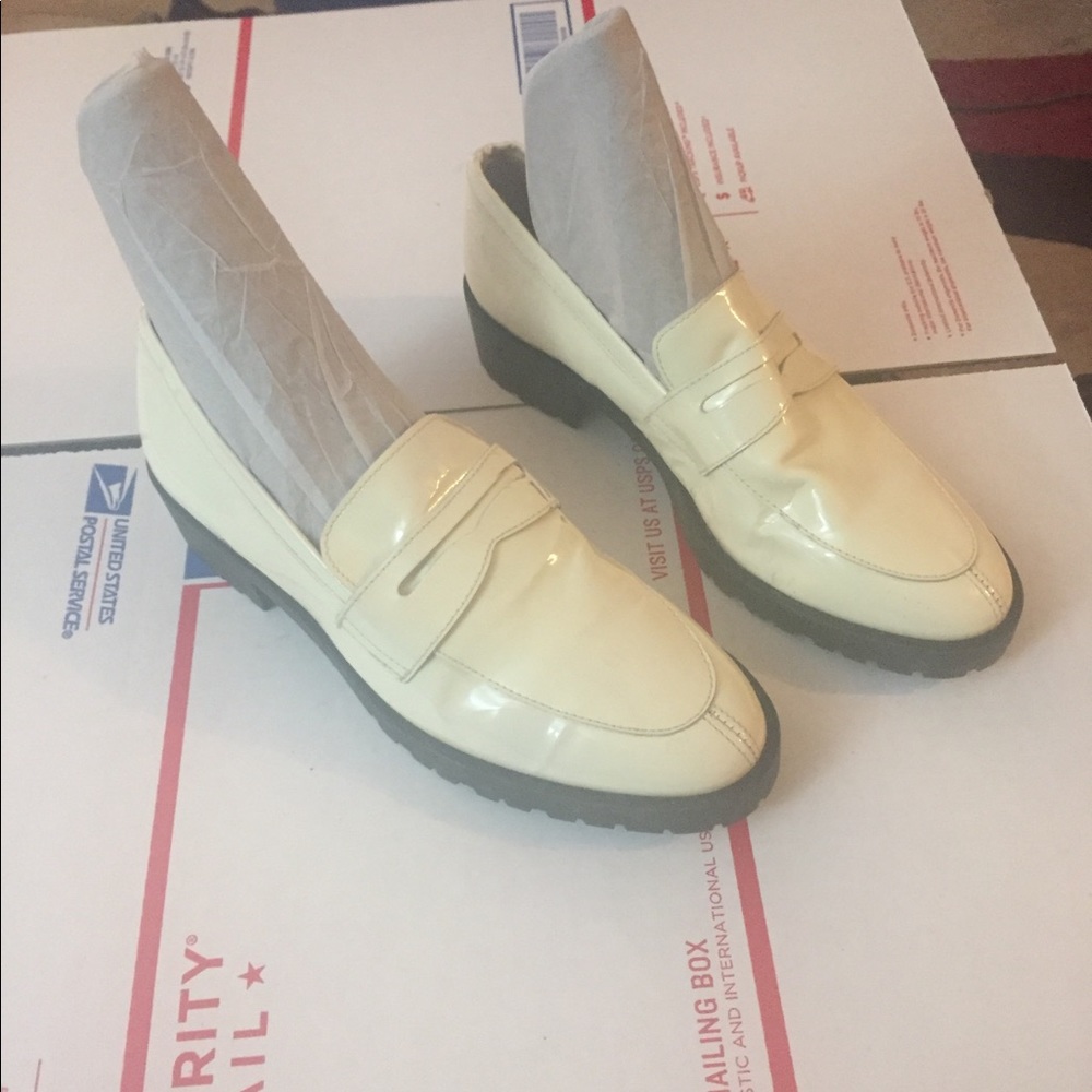 Vintage Duckie style flat